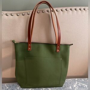RARE!! BNNU Portland Leather medium Succulent zipper tote with tandles!